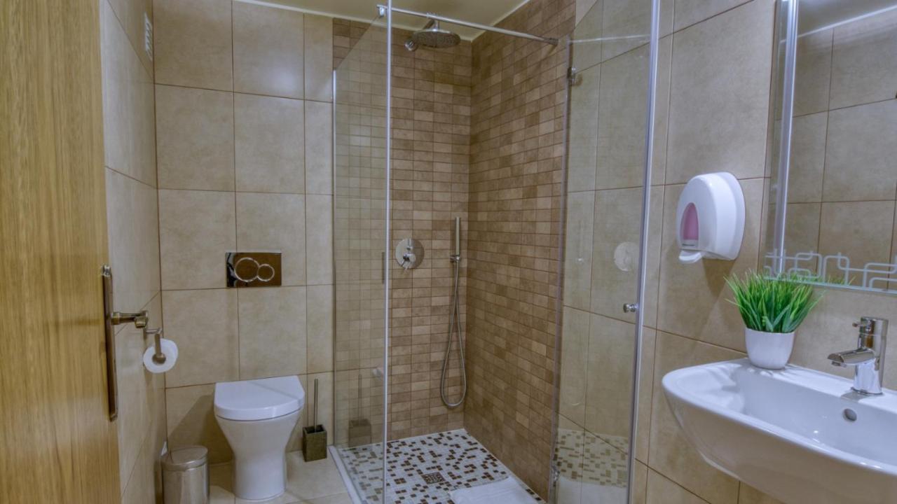 8-Bed Villa In Vilamoura-Sleeps-Playground-Pool Экстерьер фото